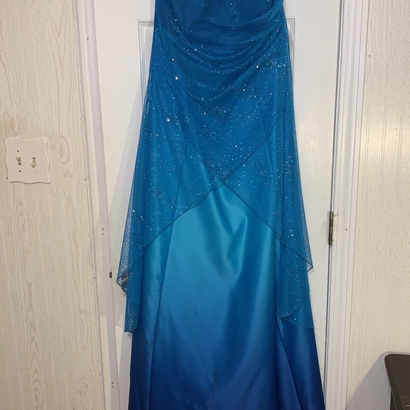 Dress - Picture 4 of 7